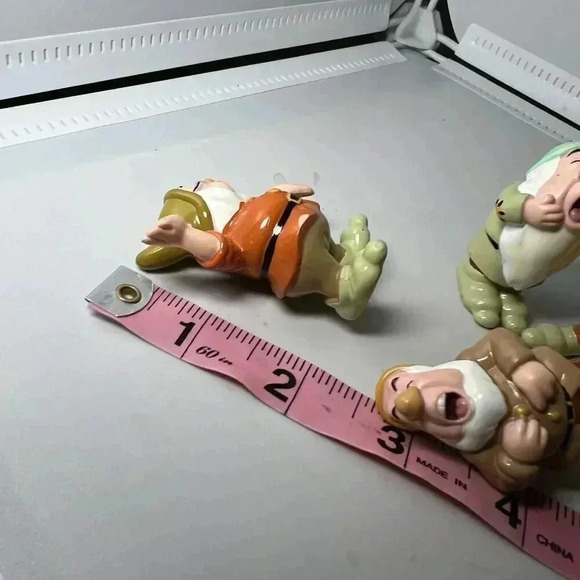 Disney Mini Figures Five of the Seven Dwarves 2" Plastic Figures - Picture 3 of 3